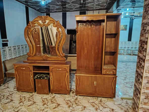 السلام عليكم غرفه خشاب صاج نضيفه ست ابواب للبيع السعر 950وبيها مجال اللا ستفسار على الرقم *********** العنوان السده معرض ومحلات الحنشول
