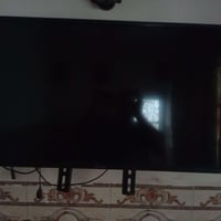 شاشة تلفزيون • للبيع