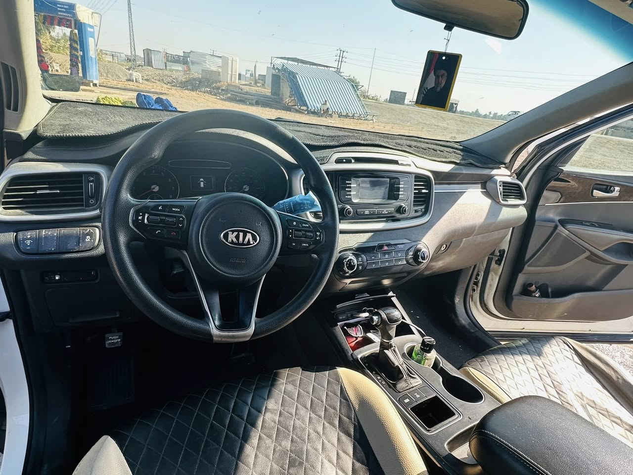 سلام عليكم 
سورنتو 2017 وارد أمريكي سونار مرفق بل صور 
6سلندر  رقم ديالى بسمي تحويل ثاني يوم 
السعر 185 وبيها مجال 
هـ ***********
