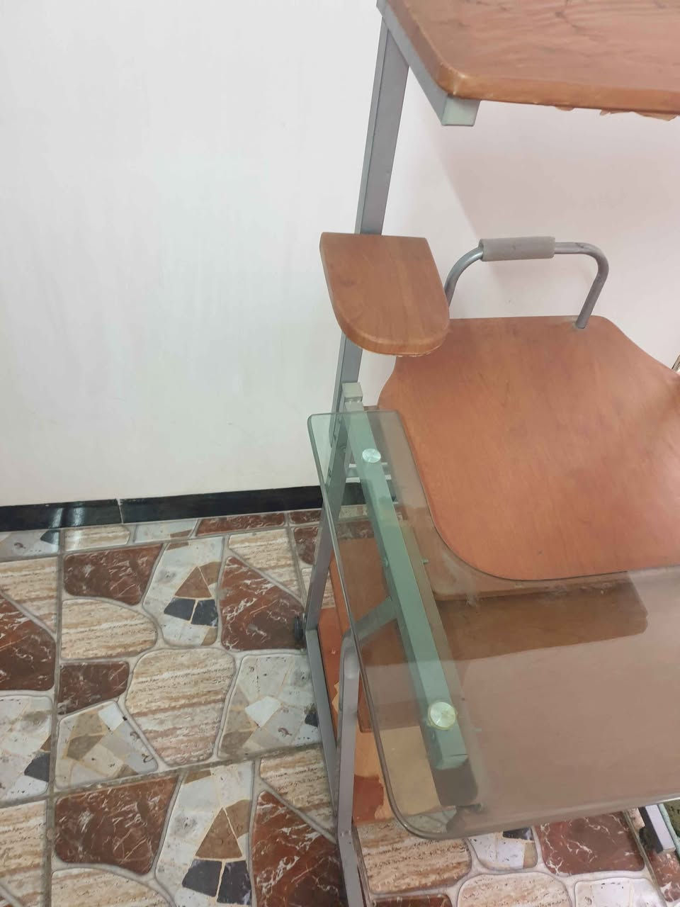ميز حاسبة نوع MDF..وزجاج 
موضحة بالصور 
السعر20الف
المكان كرادة..بغداد بغداد, العراق


**إذا كنت صاحب هذا الإعلان وتريد حذفه لأي سبب، رجاءا أرسل رسالة إلى الدعم الفني**
