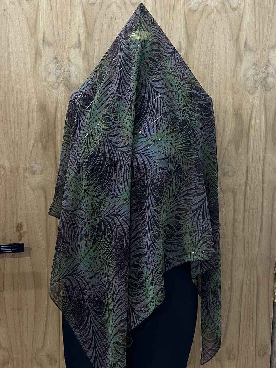 ربطة صيفية قماشها ناعم يجنن طولها متر سعرها ٥ بس
***********
