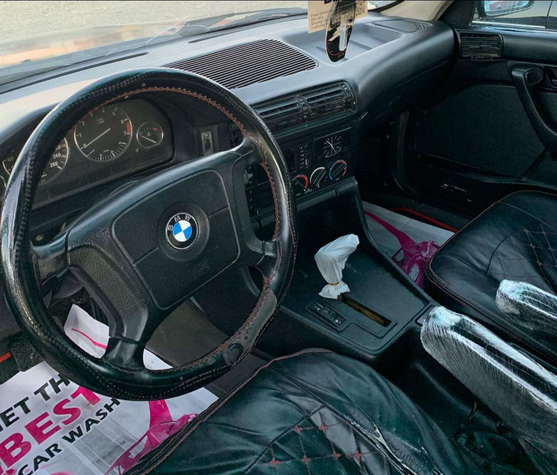 سلام وعليكم للبيع  bmwموديل 1991اصل 525اوتو كير محرك بشرط بدون ضربه سياره علي وضع بلاد رقم سليمانيه بدون اي نواقص السعر 65$
***********
