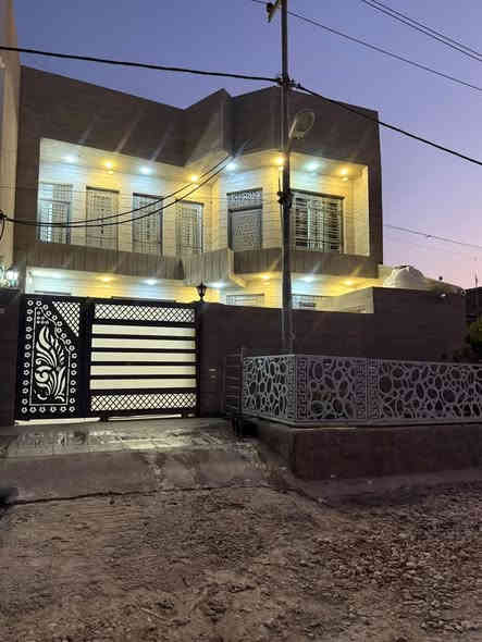 🏠 / دار للبيع مساحه ٢٠٠ م طابو صرف
مطلوب اسكان (48مليون) 
                   واجهه ١٠ م / نزال ٢٠ م 

🧱 بناء حديث درجه أولى 
الدار فارغ تسليم مباشر للمشتري 

الطابق الاول/ مطبخ . أستقبال . هول . غرفتين . مجمع صحيات . كراج . صحيات خارجيه 

الطابق الثاني/ غرفتين . هول . مجمع صحيات 

🌍 الموقع / شارع ٨٠ خلف مدرسة زهور بابل محيزم الثانيه       ( بالوسط بين شارع ٨٠ وشارع ١٠٠ )

للأستفسار أكثر مراجعة مكتب 
عقارات ديباج 
***********
