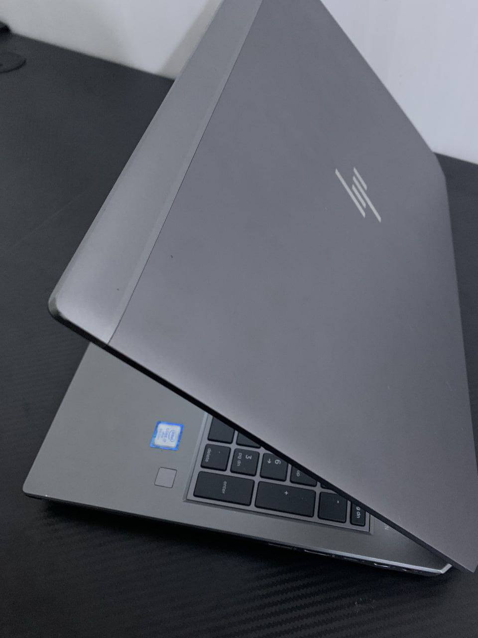 لابتوب Hp ZBOOK 15 G5
‏
‏من الفئة العليا ، معالج قوي مناسب للبرامج الهندسية القوية والمونتاج والتصميم ، وكذلك قوي للالعاب القوية
‏
‏المعالج / Core i7 8850H
‏كرت الشاشة / Nvidia quadro P1000 4GB 
‏الرام / 16GB DDR4 
‏الهارد / 256GB SSD M.2 
‏حجم الشاشة / 15.6 INCH FHD SCREEN 
‏
‏ابيع مستعجل بسعر 550 الف 
‏التوصيل عليه لاي مكان 
‏ضمان 10 ايام في حال وجود اي خلل او مشكلة
‏متواجد  ماسنجر
‏واتساب ***********
‏
