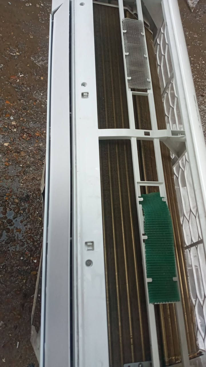 سبلت كري عادي 
٢ طن غاز ٤١٠ انتاج ٢٤ 
ابلادي ع وضع الشركه 
انتاج ٢٣ 
سعره ٥٥٠ 
***********
