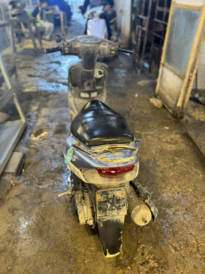 السلام عليكم ماكس منغولي مبدل بيها بس ولفات بيها نواقص بسيطه /شلعه معدل طيران  ختم واحد  / السعر خاص او الاتصال على الرقم ***********
