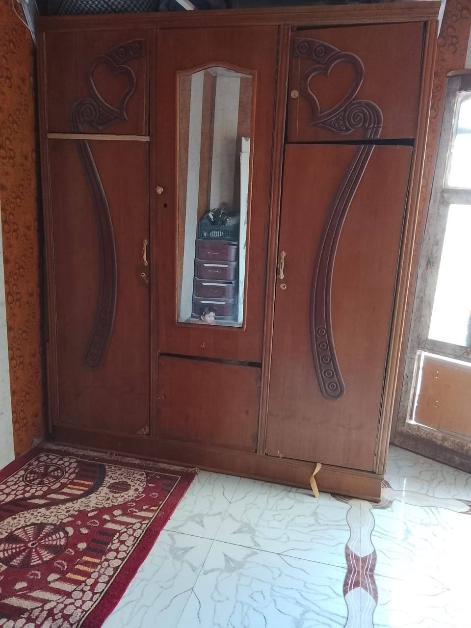 أغراض نضيفه للبيع شراي اتصل
غرفه ٣٠٠ هي ودواشكها مال نفرين 
كنتور ١٢٥ 
زاويه ٢٥ 
جلسه ٦ دواشك ب٥٠ 
رأي اتصل مكاني حي الوحده وبي وتساب رقم
***********
