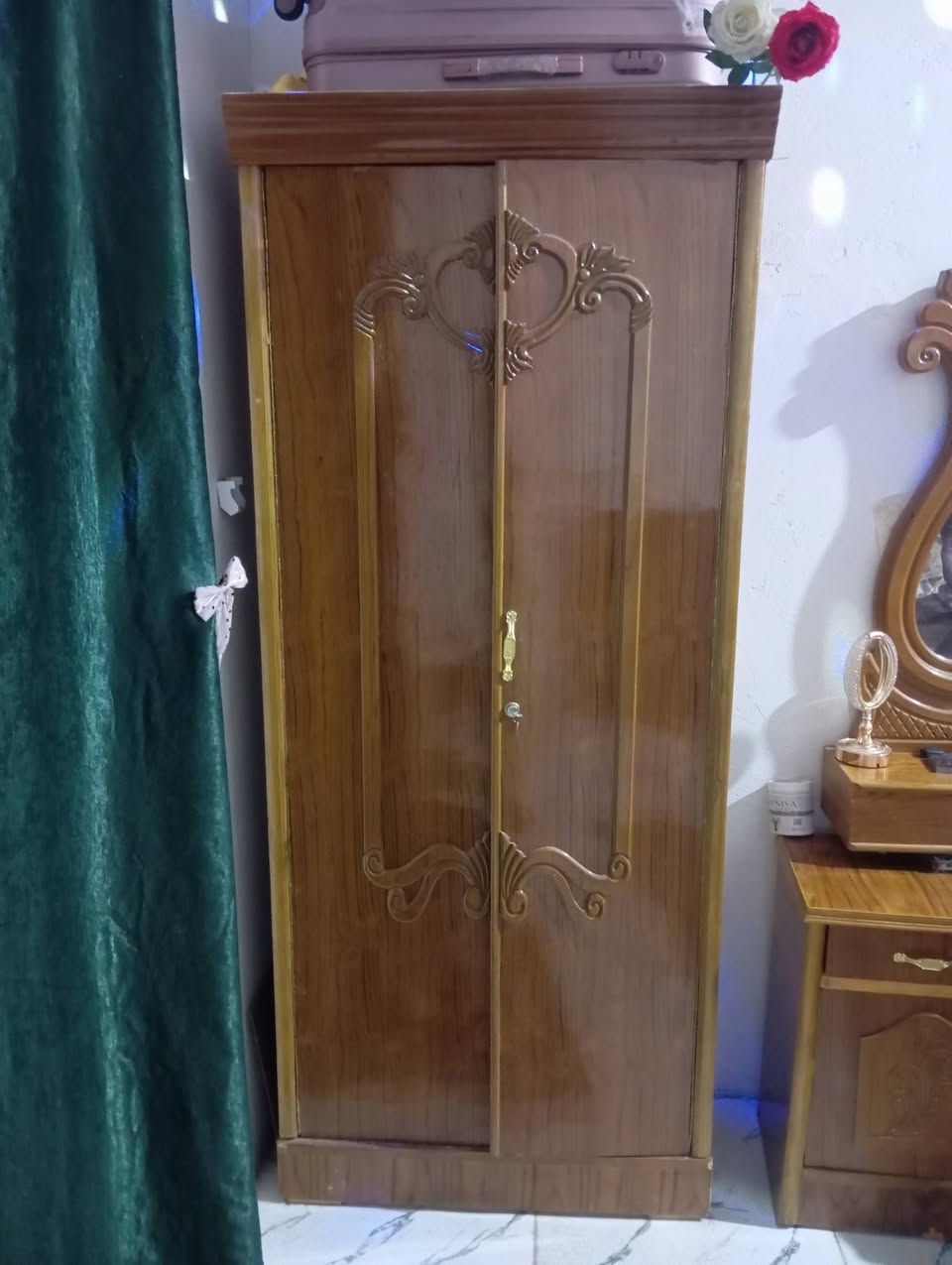 السلام عليكم غرفه للبيع السعر 850 وبيهه مجال غرفه جديده الله شاهد مكاني البصرة زبير ***********
