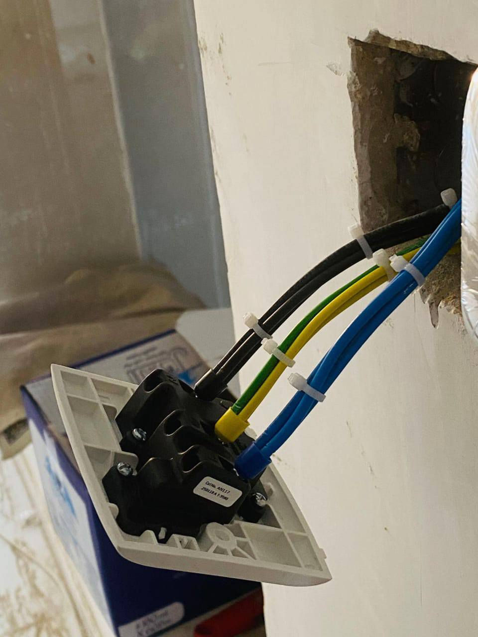 كرار الكهربائي متفرغ لل عمل داخل البصره ،***********
