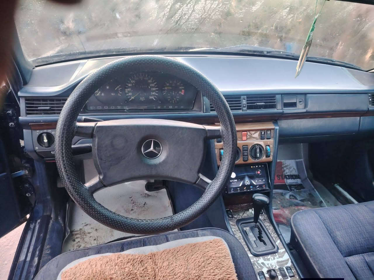 سلام عليكم
مارسدس دب300 موديل 92 مكينه بطه 2 ونص كير ومكينه مكفولات سياره جارده قواعد دبلات على وضع الشركه كهربائيات شغاله  رقم بغداد سنويه 27السعر 47 وبيها مجال حك جيه رقم الهاتف :***********
