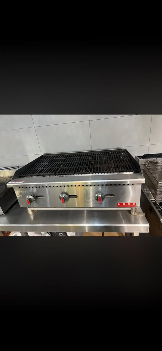للبيع ***********
عندي بوجات وماطور للبيع وياها
