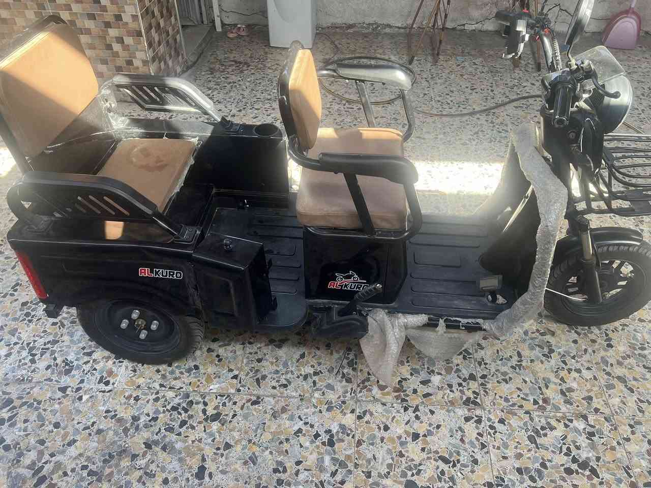 دراجة شحن 6 بطاريات كبار نظيفة فقط الباب متنسد تتحول من مقعد راكب الى بيكم السعر ب700 للتواصل ***********
