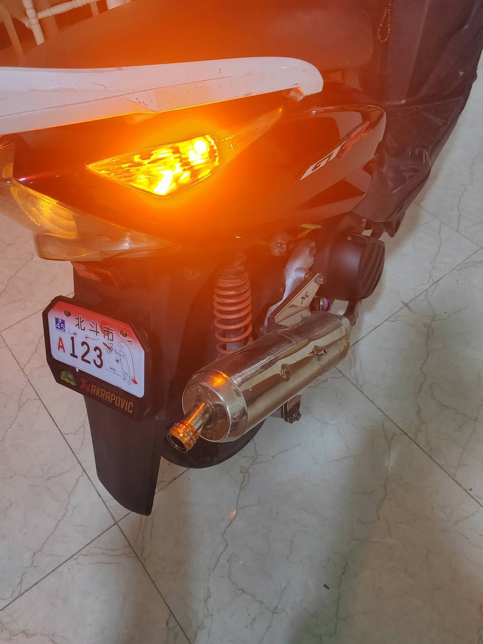 سلام عليكم دراجه ثعلب للبيع🌹
الدراجه مزوده صالنصه اصليه كلجات رياضي فراك  وكم شغله بعد الدراجه كلش حلوه ومابيه اي عيب ومابيه اي نقص نكره سلف شلعه ومعدل تشك الكاع كله شغاله لايت اشاير بك لايت دراجه نصبته كلش حلوه مال جناي السعر ٦٢٥ المكان بغداد الدوره الرقم ***********
