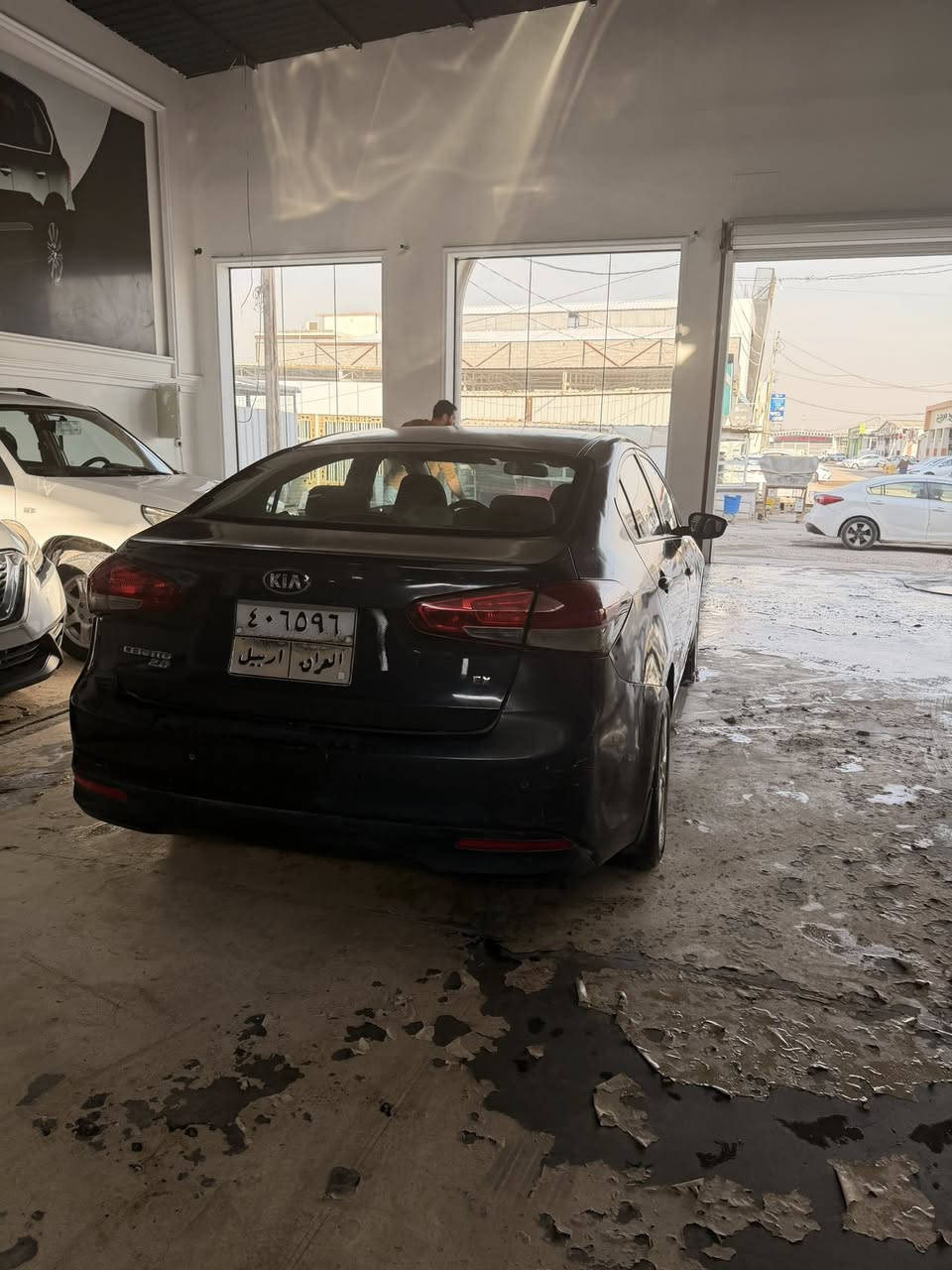 السلام عليكم
سيراتو 2017 خليجي مكينة 2000 

السعر 110 قفل وعليها غرامات 700الف تنزل من سعرها

الون نيلي على سواد 

حساس امامي خلفي 

مود درايف 

قطعتين تبريد 

مري شفط 

كروس سرعة 

فول تحكمات 

3 قطع صبغ كير مكينة تبريد كفالة 

مكانها النجف الأشرف 

***********
