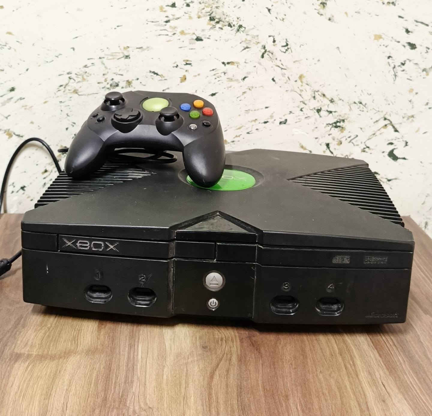 بليستيشن 4 سلم اونلاين 13.2
‏
‏كامل ملحقاته الاصلية مع الكارتون 
‏
‏لوك استيكر مامفتوح 
‏
‏ذاكرة 1 تيرا 
‏
‏السـعر 225 الف
‏
‏موجود توصيل لكل المحافظات للحجز واتساب *********** او مراسلة الصفحة 
‏________________ 
‏اكس بوكس ون فات 
‏
‏ذاكرة 500GB
‏
‏كامل ملحقاتة الاصلية ضمان اسبوع كامل 
‏
‏تجي وياه جوستك سيريس اس
‏
‏السـعر 140 الف 
‏_____
‏اكس بوكس ون 
‏
‏ذاكرة 500GB 
‏
‏كامل ملحقات ضمان اسبوع كامل 
‏
‏تجي وياه جوستك تجاري 
‏
‏السـعر 125 الف 
‏_____
‏اكس بوكس اورجنال 
‏
‏مهكر ذاكرة 100GB 
‏
‏منصب بي 60 لعبة تقريباً من اقوى الالعاب 
‏
‏كامل ملحقاتة 
‏
‏السـعر 75 الف 
‏
‏يتوفر توصيل لكل المحافظات للحجز والاستفسار مراسلة الصفحة او واتساب ***********
