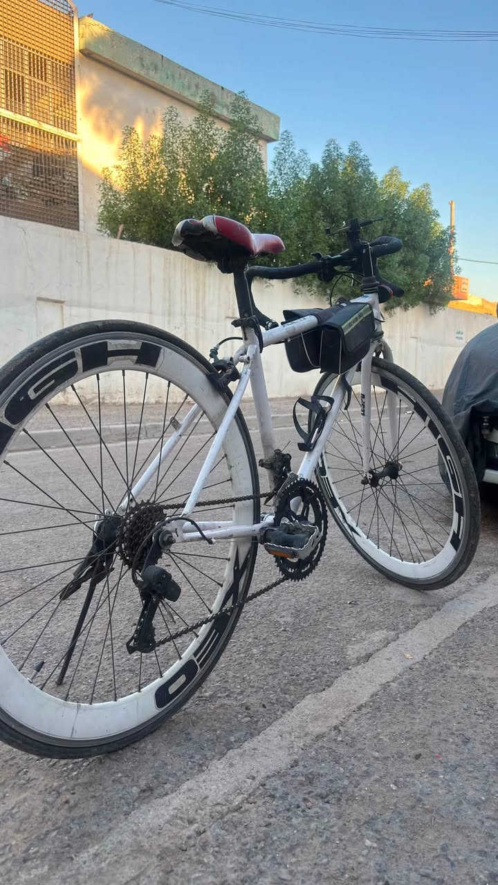 بايسكل c700
سستم شيمانو بالكامل
حجم ٢٨ 
ستيرن رود
ويل طبقتين المنيوم ضد الانعواج
حديد مخفف
عقرب السرعة ٧x٢
سعر ١٣٥ وبي مجال
مكان بغداد الدورة ابو دشير
للتواصل *********** واتس
