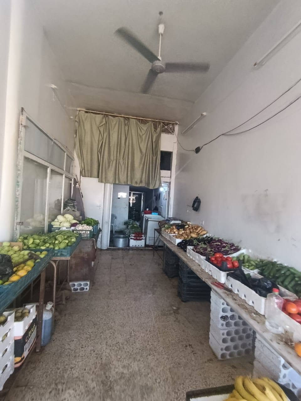 🏢 للبيع محل تجاري بموقع مميز

📍 الموقع:  السقيلبية على الشارع الرئيسي مقابل دوار المنطقة.

🔹 المساحة: 17 م²
🔹 العرض: 3 م
🔹 مع سقيفة.
🔹 طابو أخضر.
🔹 بوابتان:

- بوابة على العبارة.
- بوابة على الشارع الرئيسي.

✨ فرصة ممتازة للاستثمار أو افتتاح مشروع تجاري في موقع حيوي.

📞 للاستفسار ولمعرفة المزيد من التفاصيل، يرجى التواصل عبر الأرقام التالية:

محمد الشيخ
📱 0991051523

مكتب البوادي
📱 0940360801


**إذا كنت صاحب هذا الإعلان وتريد حذفه لأي سبب، رجاءا أرسل رسالة إلى الدعم الفني**