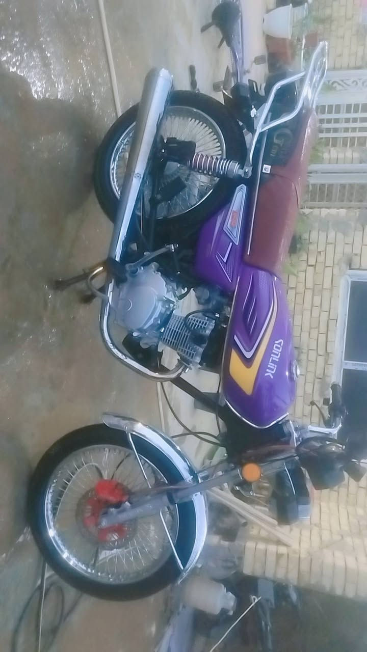 السلام عليكم دراجه سونلنك  نضافة ومرتبه للبيع مكاني بابل ورديه خارج أخذها اقصاد الله شهاد والوصل موجود صارت عليه بمليون و 100 واريد ابيعها 780 لان عندي خطوبه ومافارغ الله شاهد ليحب يراسلني او يخابرني ***********
