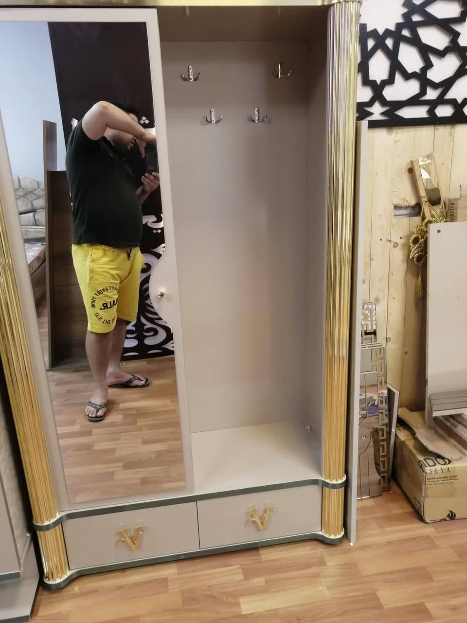 غرفة نوم مستخدمة نضيف 11قطعه للبيع لل تواصل والاستفسارة
الاتصال على الرقم ***********
