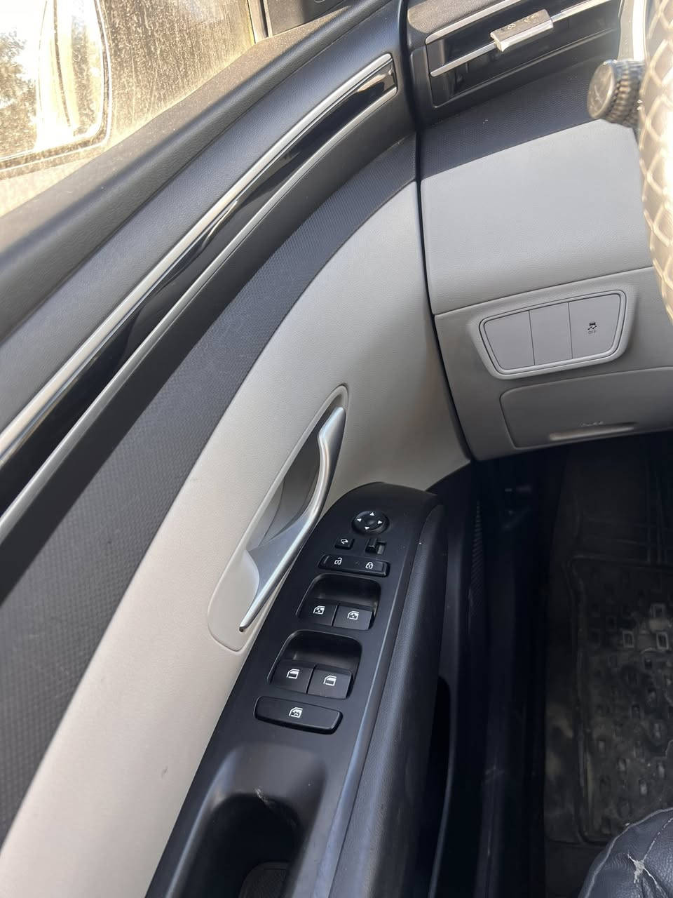 ‏🚗 للبيع توسان / لون ابيض خليجي
‏مكينة 2000 دوش
‏
‏📆 الموديل: 2022
‏
‏📍 الموقع: بغداد  / الدولعي
‏
‏📸 وارد خليجي / حادث جاملغ خلفي صبغ فقط + بنيد صبغ فقط / صور السونار مرفقة بالمنشور

✨ ‏المواصفات : بانوراما / بصمة / شاشة وكامرة خلفية / مري شفط / اشارة ترحيب 
‏
‏📞 للتواصل: ***********
‏
‏💰 السعر: 180 بيها مجال بسيط
