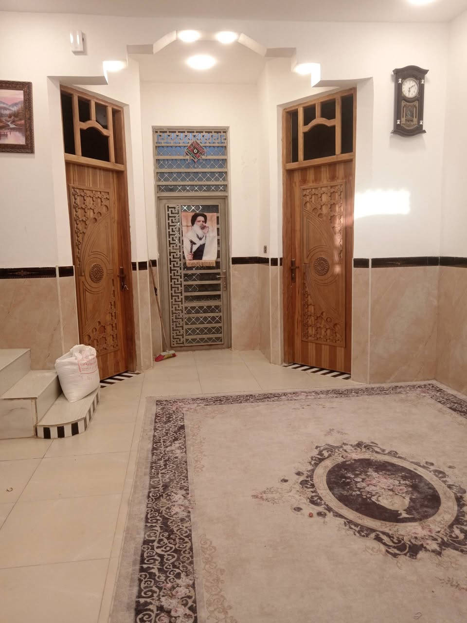 دار للبيع حي الملعب مساحه 150ركن عل ساحه بي غرفتين +ستقبال صاله بناء حديث مطلوب اسكان 43 السعر حسب  التفاق ***********
