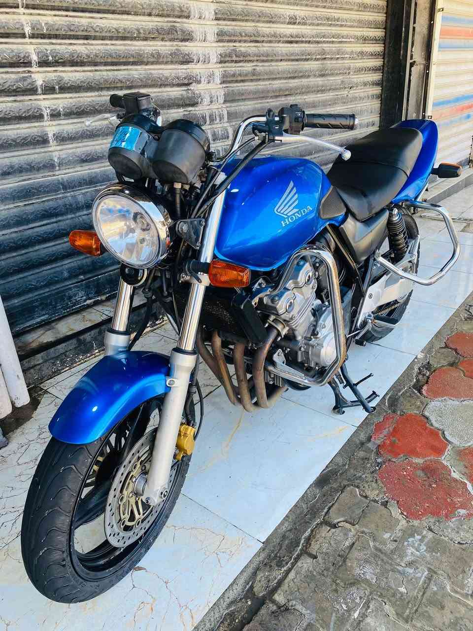 دراجة سيبي فور للبيع محرك 400 cb400 دراجة جديدة بحالة الوكالة بحالة الصندوك صارلهة شهر من نازلة من الرمبة مكفولة كفالة عاامة قطعة كارتونة السعر 22 شراي اتصل ودلل مكاني ديالى بعقوبة/ ***********
