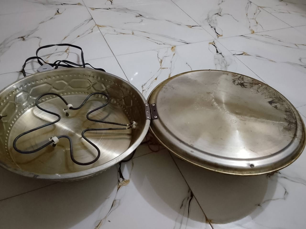 السلام عليكم طباخ كهربائي شغال
السعر 20ـ.    ‏‪***********‬‏
