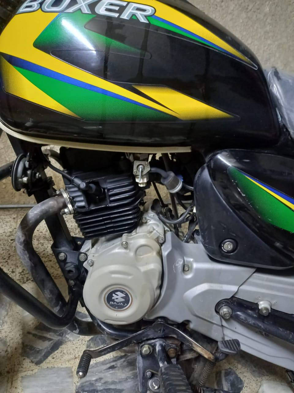 بوكسر مديل 21دراجه بلاديه محرك. ممفتوح.  ناعم بيه خيط. خفيف تبخير دراجه نضيفه وناعمه نكره سلف كهربائياتها كلها شغاله اوراقها ضايعه اسويلك مكاتبه سعرها 775مكاني بغداد حي الجهاد قرب بانزين خانه‏‪***********‬‏
