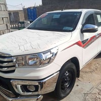 هايلوكس 2025السياره علا وضع الشركه وحيل متعوب عليه ماشيه 14الف الستفسا...