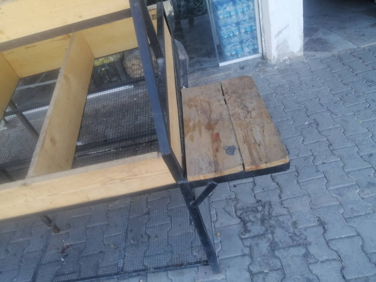 ميز للبيع مال مخضر درجه اولى درجه اولى ***********
