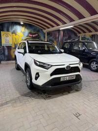 للبيع راف فور 2023 هايبرد فول مواصفات XLE  فتحة  رادار امامي وقيادة ذا...