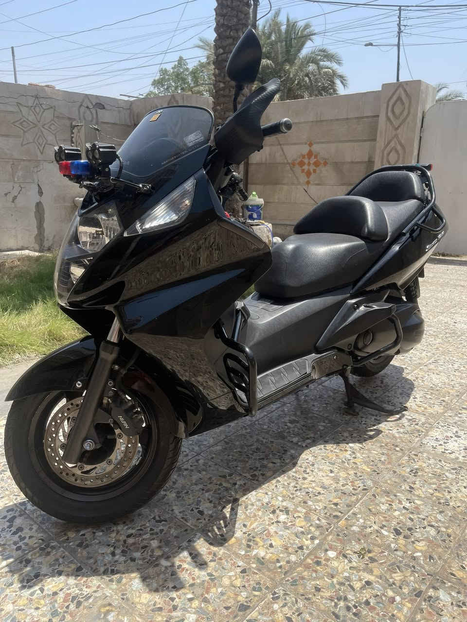 سلام عليكم شباب سلفر ونج 400 بوليسي 
دراجه حلوه ومميزه ومكفوله كفاله عامه كشر ومكينه وكهربائيات دراجه جديده بمعنى الكلمه. اخت الزيرو. ماشيه 17 الف فقط السعر 28 $ ورقه وبيها مجال بسيط مكاني بغداد حي اور ***********
