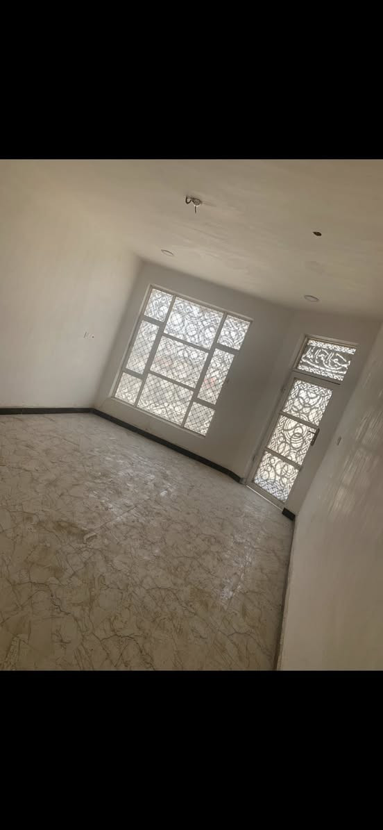 بيت طابقين كامل في الكوت الجديده نهايه شارع الاقواس خلف مجمع القضاة
وبناء جديد2021 
مساحه 200 متر
استقبال ومطبخ وصاله وصحيات وغرفتين نوم
والطابق الثاني معزول عن الاول بي سويتات اثنين معزولات كل واحد بي غرفه نوم ومطبخ وصحيات
للاستفسار الاتصال ع الرقم
***********
او ع الخاص
