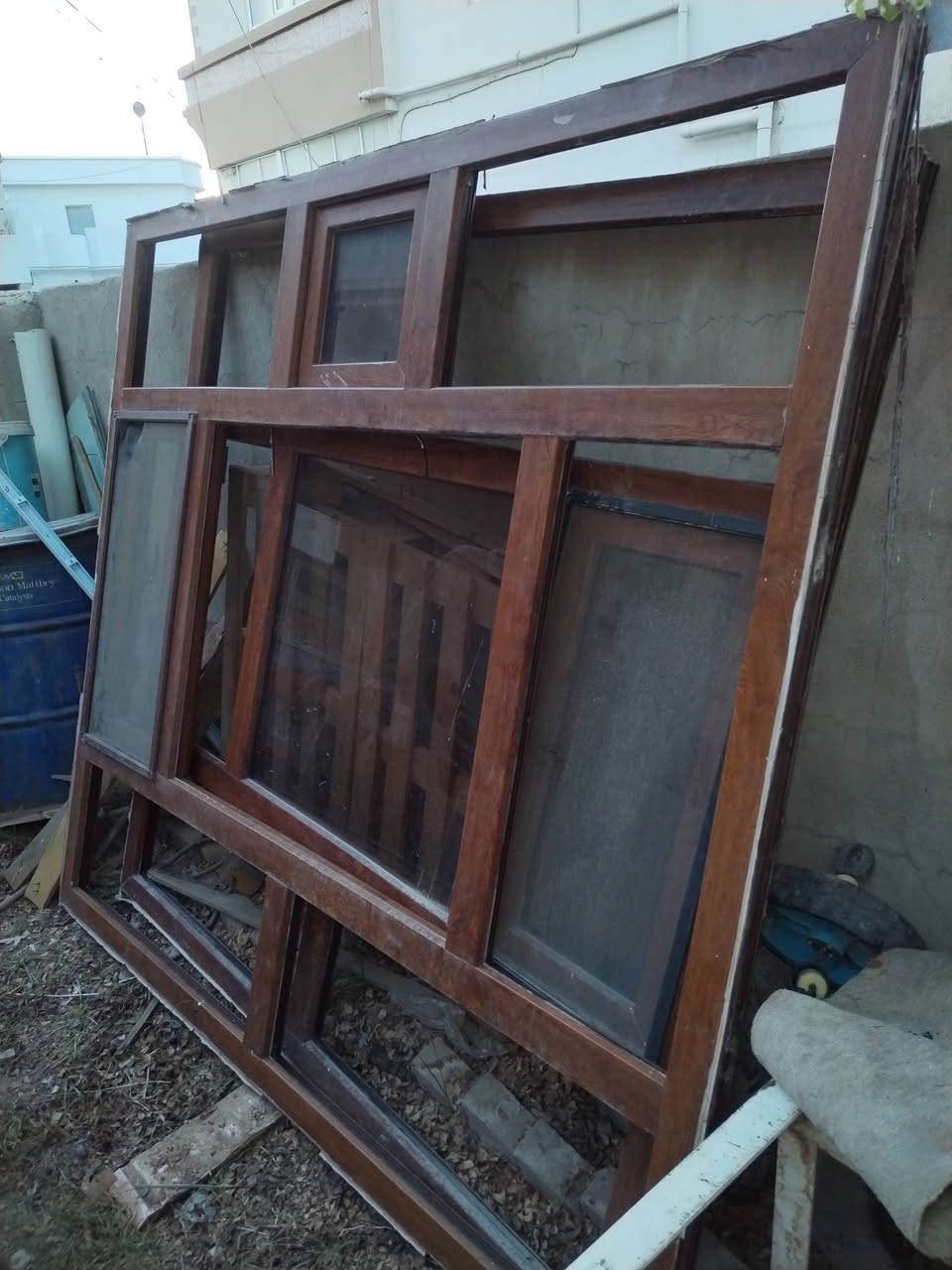 سلام عليكم شباك نضيف لبيع ***********
