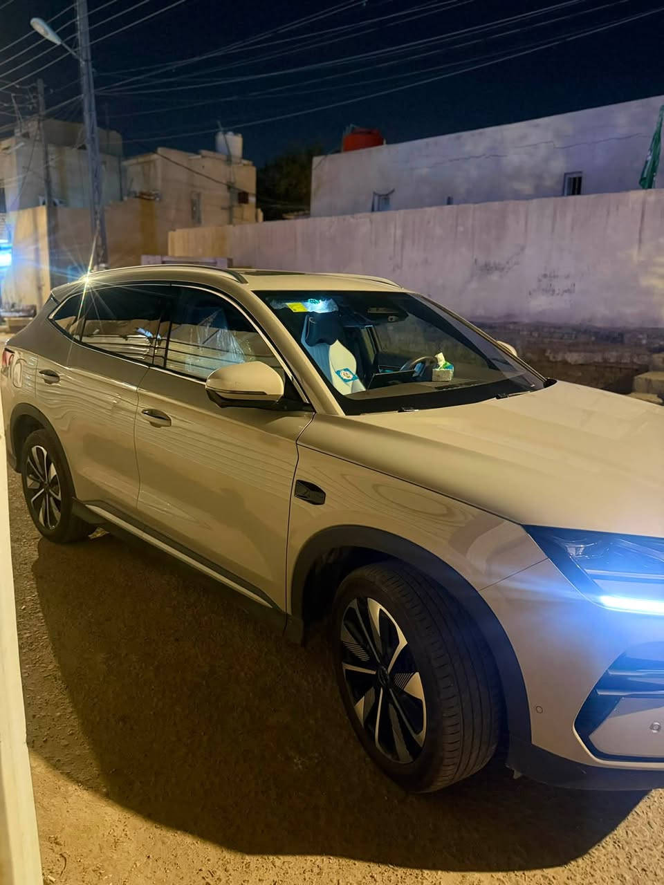 BYD 
موديل ٢٠٢٥ ماشية ٣٠٠٠ فول مواصفات للأخير هجين كهرباء وبنزين
تحويل مباشر رقم بصرة باسمي 
السعر المطلوب ٢١٠ وبيها مجال
رقم الهاتف (***********)
