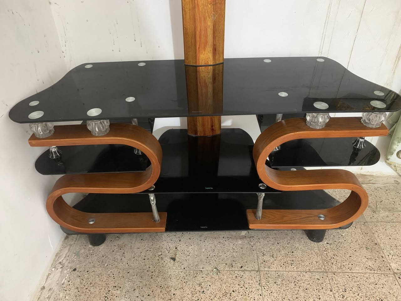 السلام عليكم ميز بلازمه للبيع مابي اي فطر بل جام مالته ونضيف جدا ويا استاند هوه و الستاند مالته سعره 60الف وبي مجال قليل مكاني بغداد البياع 
للاستفسار التصال على ***********
