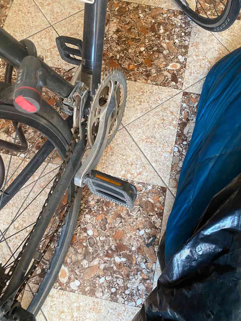 السلام عليكم🌹
للبيع فقط 

بايسكل c700 جاينت

كله مختم بلادي

خفيف جدا وسريع ✈

جاهز اي عطل مابي👍🏻

حجم ٢٨/٧٠٠

وياله المنيوم طبقتين 

سستم شيمانو اصلي  

السعر 180 الف 
العنوان :🏭 بغداد كفائات السيديه 
 
نعتذر عن المراوس🚲

الرقم للتواصل /***********
