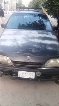 اخوان اوبل اوميكا 1991 للبيع سيارة حلوة بس المكينة2600 بيها تبخير خيط ...