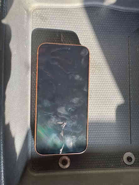 سلام عليكم ايفون 17 برو ماكس شريحة المبايل صار 8 ايام من مفتوح بعدة بحالة الوكالة مكاني بغداد الحبيبية 
سعر مليونين وبي مجال شي بسيط حق الجيه *********** هاذ رقم صاحب الجهاز
