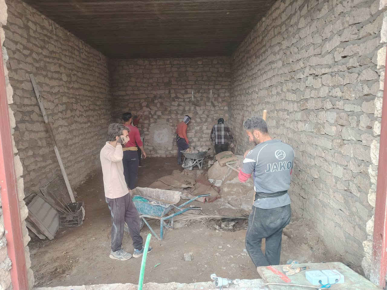 السلام عليكم شغلنا ليل ونهار برمضان يوجد كادر عمل جاهز  تصعيد مواد  / تنضيف بيوت  / تفليش  / تكشيط  / دفن نهري  / شقلنه ليل ونهار  / وماعليك بكلشي تاخذ شقل جاهز مني  / ومعداتنه جاهز وسياره تجيك للبيت ماعليك بس تصال على رقم/  ، ***********
