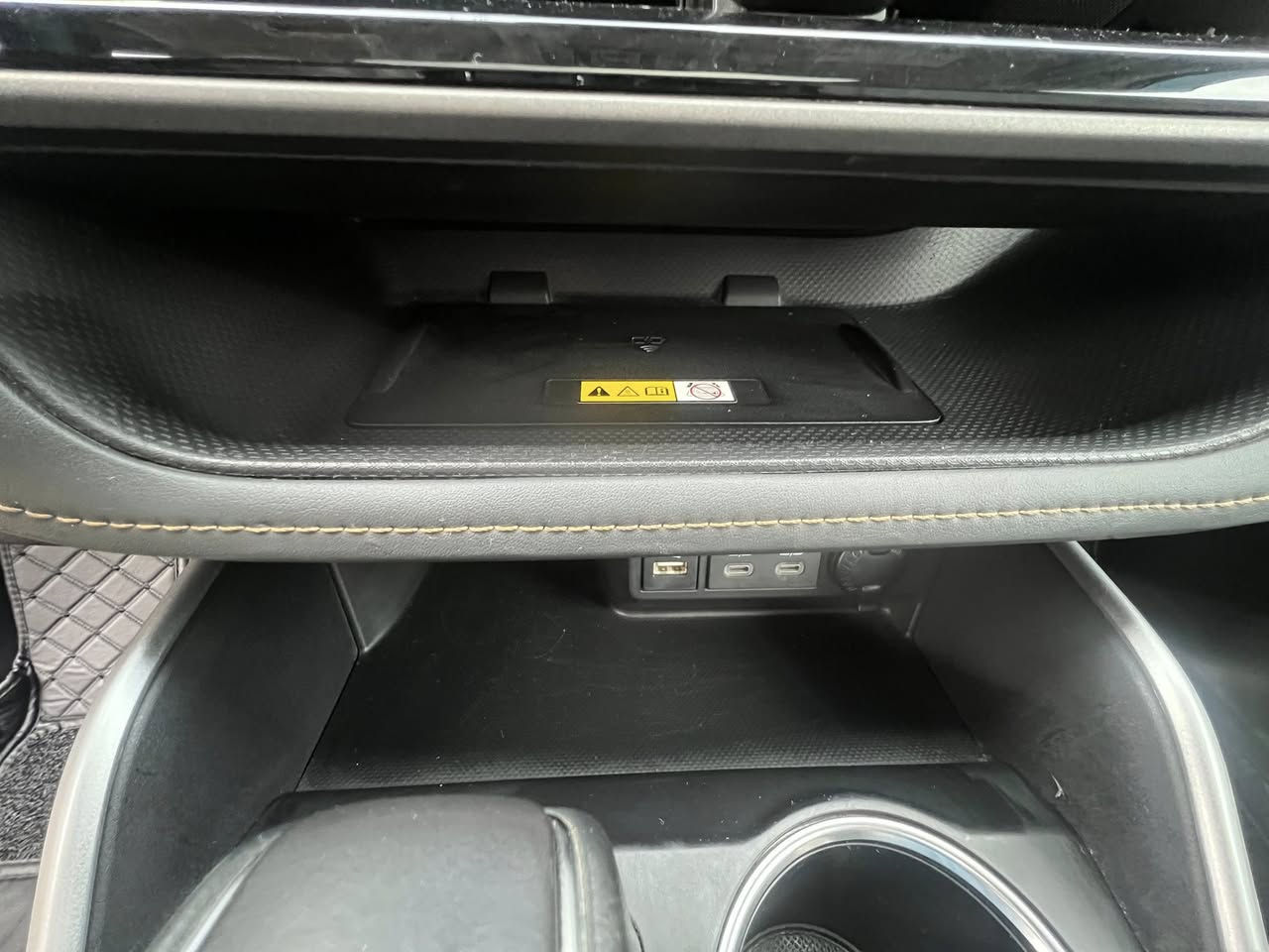 هايلندر 23 هايبرد
مكينه 2500 

ماشيه 10000 

بغداد بسمي تحويل مباشر 

دخول جديد 

حادثها بجم 

السياره جاهزه ومصلحه تصليح حلو ومناقصها شي 

كير مكينه صدر تبريد تخم تاير باتري ويل كب كله جديد 

فووووول مواصفات برونز ادشن XLE 

كل شي واضح بلمنشور شراي اتصل عندك مراوس عادي اراوس احجيلي بلمعقول الأسعار معروفه السياره جاهزه وحلوه وفووول مواصفات وماشيه قليل ممتعوبه على أيدي من امريكا الي محد راكبها وبالعافيه عالياخذها وبالنسبه للسعر عارضها مناسبه 

السعر 250 

مكان السياره بغداد الكرخ 

***********
