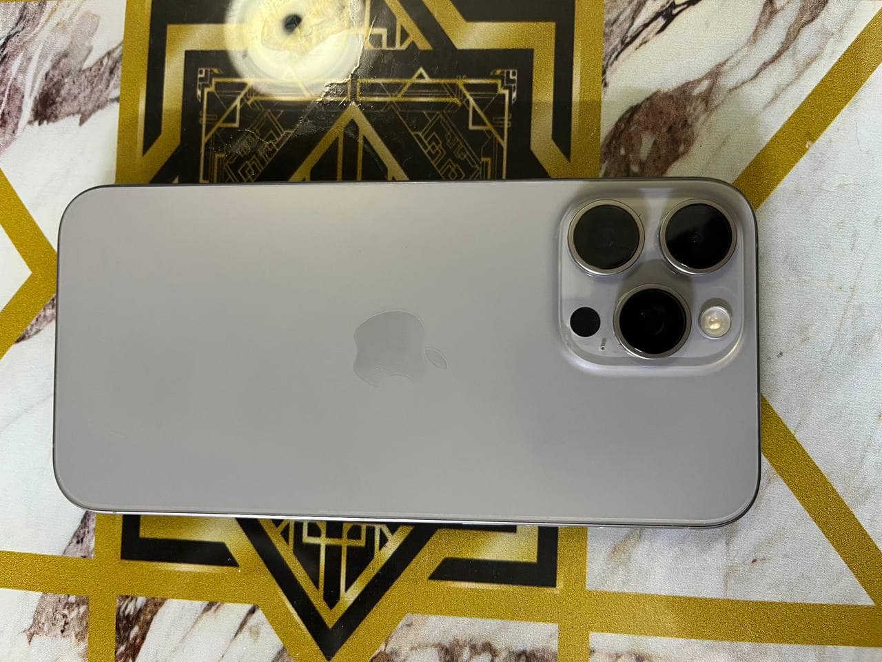 ايفون 15 pro max 
نظافة 100
كامل ملحقات 
شرق اوسط 
بطارية 85
السعر مليون و50
الجهاز كله شركة
***********
