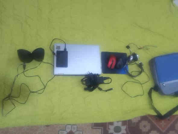 البيع الابتوب 
يجي ويا هارد خارجي اصليه
سماعات خارجيه اصلي
سماعات اذا استيل اصلي 
ماوس يجي ويا ٢ 
شاشه اصليه 
الذاكره ٥٠٠ 
بطاريه اصليه ٢٨٠ 
استفسار على الخاص او رقم تالي واتساب 
‏‪***********‬‏

السعر ٢٠٠
