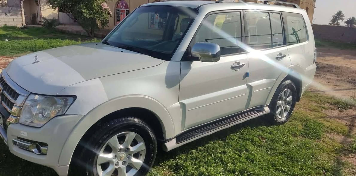 السلام عليكم
باجيرو 2016 رقم بصرة مشروع وطني تحويل مباشر 
السيارة على وضع الشركه بيه بارد بسيط بدون صبغ
محرك 3.5 
ماشيه 122الف
مكان السيارة واسط الزبيدية 
***********
