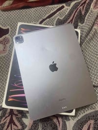 ايباد 11برو جيل السادس M2 حجم 12:9 اليباد الذاكره 128نضيف بس هذني الضر...
