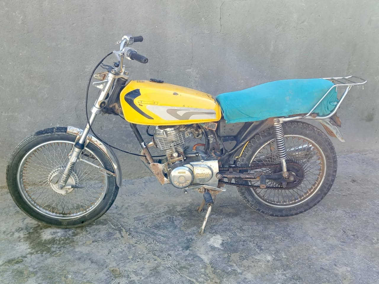 السلام عليكم للبيع ارشه 2016 بدون اوراق دراجه خير من الله السعر 230 مكان واسط الصويرة *********** (مكلف ب الشنر وهذا رقم راعيهة)
