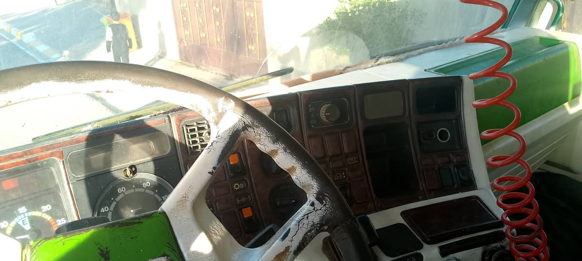 السلام عليكم
سكانيا 113  حجم محرك 380 حجرة كبيرة كير 900   مجموعة فولفو شفت ١٧سن مكفولة كفالة عامة  محرك معمر جديد ستندر كير و مجموعة وضع شركة  قمارة و شاصي بالشرط  تخم تاير و صدر جديد   مشروع وطني حصة كاز محدث  سعر 225 
***********
