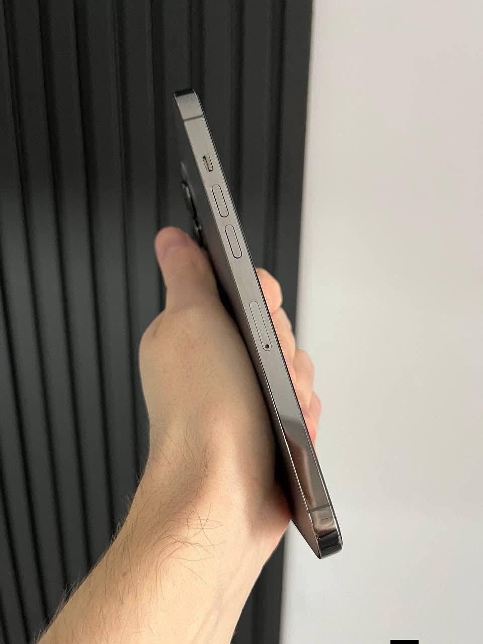 ايفون 12 برو ماكس
ذاكره 256 
بطاريه 100 مستبدله 
مبدل شاشه حلووه 3 خيارات 
جهاز نضيف حيل وكله شغال 
فيس ايدي متوقف 
للبيع او مراوس 
السعر 190 
هاتف ***********
