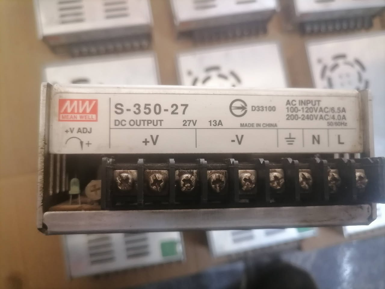 ⚙️ للبيع: باور سبلاي (Power Supply) مستعمل بحالة ممتازة ⚙️
​متاح كمية من وحدات الطاقة (Power Supply) الاعتمادية والقوية، مثالية للمشاريع الصناعية، أجهزة الليزر، الليدات، والابتكارات الهندسية.
​المواصفات الفنية:
​الموديل الأول: MEAN WELL (S-350-27) الأصلي.
​الموديل الثاني: S-350W-27V.
​القدرة والخروج: 27 فولت (27V) / 13 أمبير (13A).
​الدخول (AC Input): يدعم 100-120VAC و 200-240VAC.
​المميزات: مزود بمروحة تبريد داخلية ذكية تعمل تلقائياً لحماية الجهاز من الحرارة.
​الحالة: مستعمل، بحالة ممتازة وشغال بكفاءة عالية (الصور المرفقة IMG_20260618_150907.jpg و IMG_20260618_151006.jpg توضح تفاصيل الأجهزة من الأمام والخلف).

📞 للتواصل والاستفسار: [ 01128382198 & 01124306750


**إذا كنت صاحب هذا الإعلان وتريد حذفه لأي سبب، رجاءا أرسل رسالة إلى الدعم الفني**