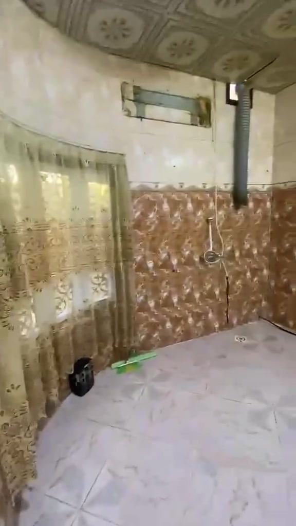 ⭕️ للايجار
بيت طابقين في حي الخليج الثانيه مساحه 200م يحتوي على 4غرف استقبال صاله مطبخ حديقه صحيات السعر 900 بيه مجال بسيط
***********
